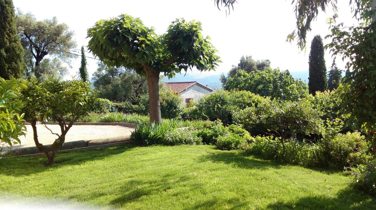 Les Collines De St Paul Bed & Breakfast แซงต์-ปอล-เดอ-วองส์ ภายนอก รูปภาพ