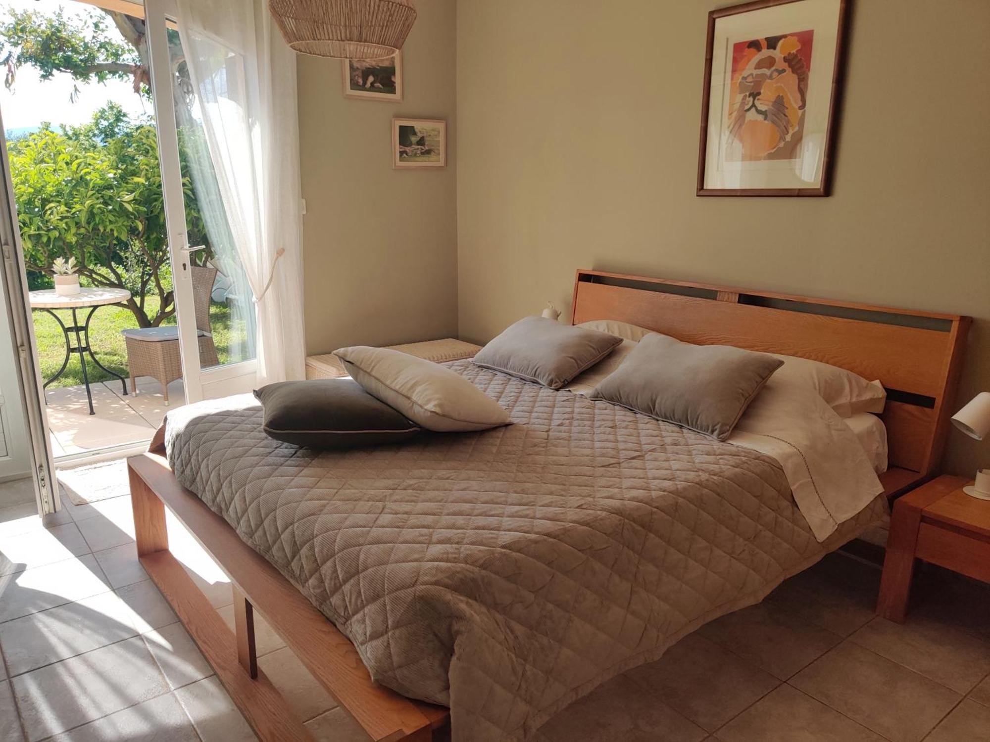 Les Collines De St Paul Bed & Breakfast แซงต์-ปอล-เดอ-วองส์ ภายนอก รูปภาพ