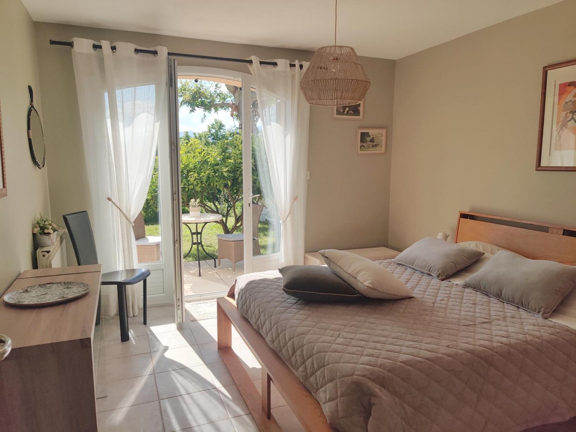 Les Collines De St Paul Bed & Breakfast แซงต์-ปอล-เดอ-วองส์ ภายนอก รูปภาพ