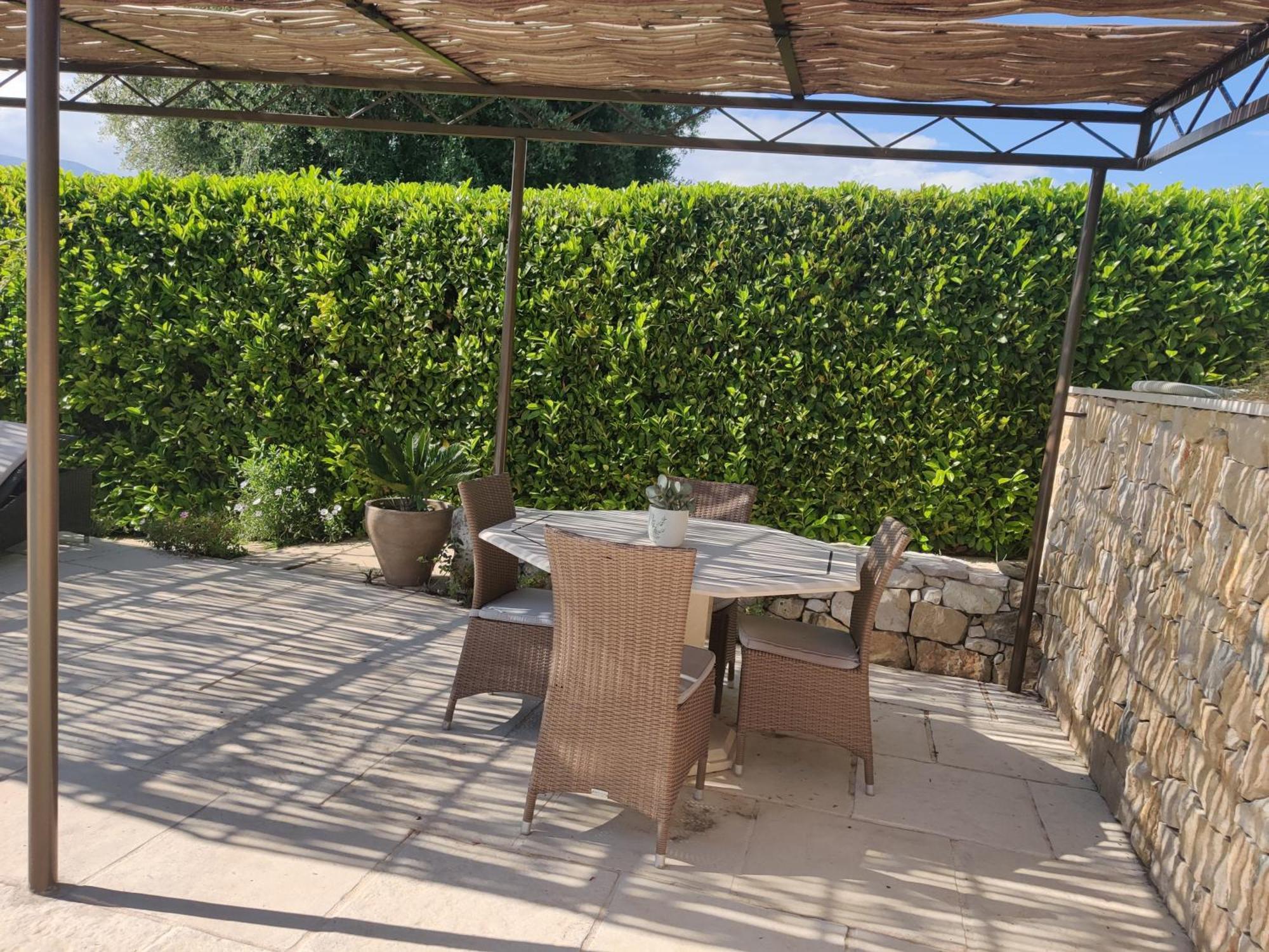 Les Collines De St Paul Bed & Breakfast แซงต์-ปอล-เดอ-วองส์ ภายนอก รูปภาพ