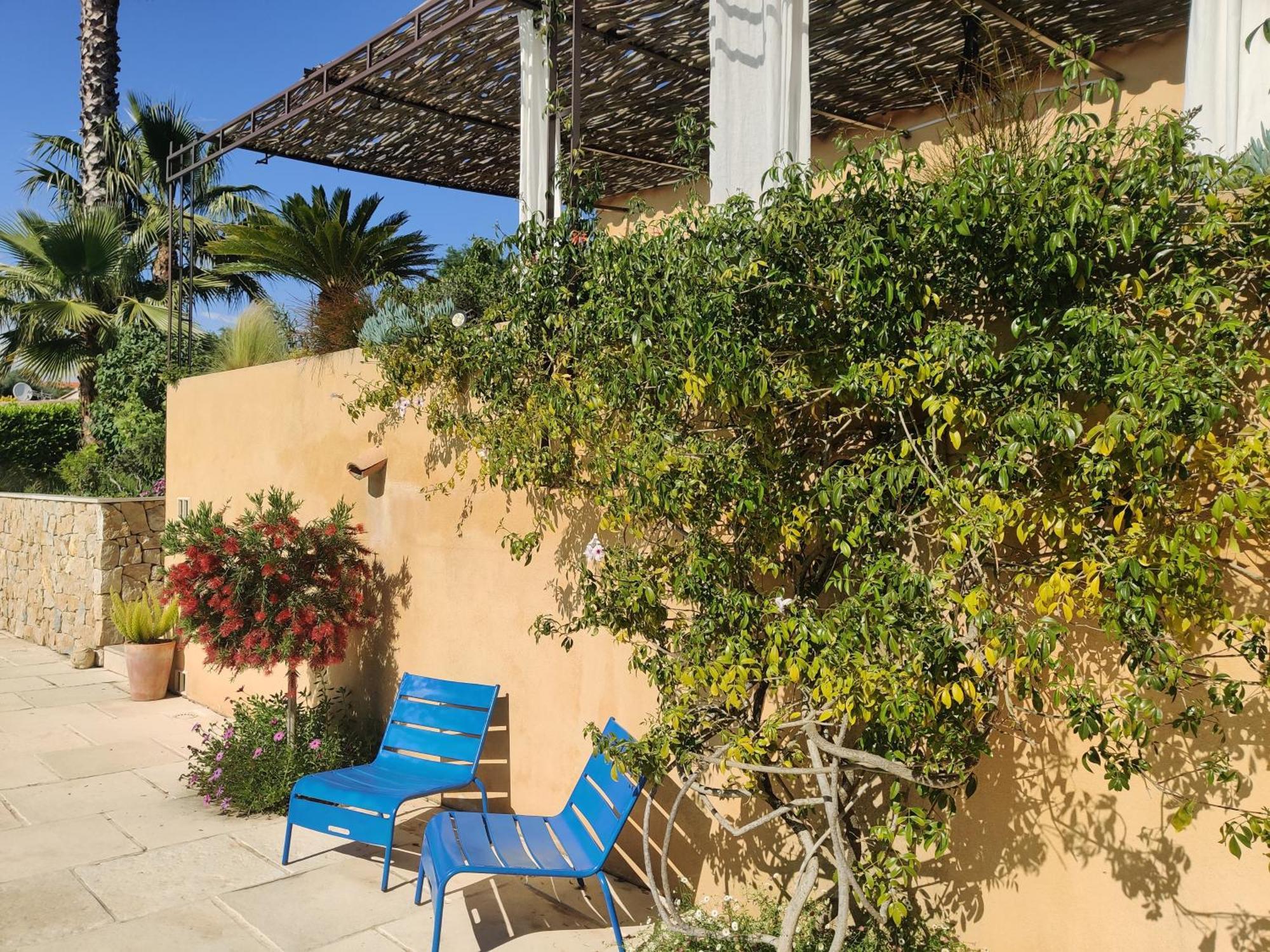 Les Collines De St Paul Bed & Breakfast แซงต์-ปอล-เดอ-วองส์ ภายนอก รูปภาพ